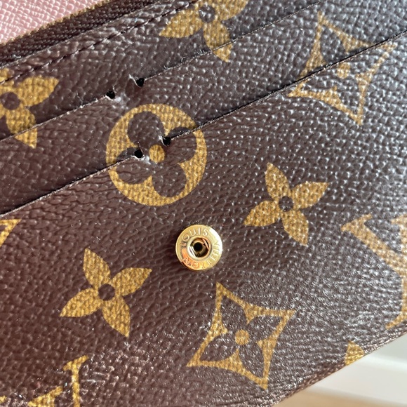 Louis Vuitton Emilie Wallet - Picture 4 of 8